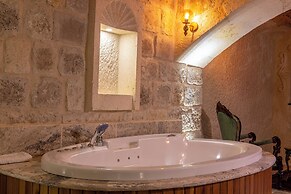 Lagoon Cave Suites
