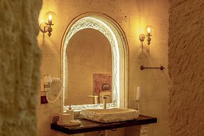 Lagoon Cave Suites