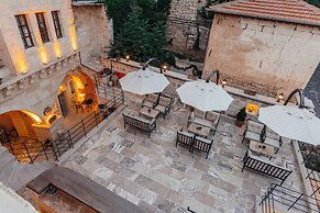 Lagoon Cave Suites