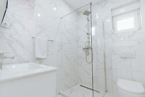 Aurelia Pool Apartments