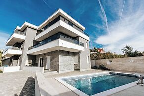 Aurelia Pool Apartments