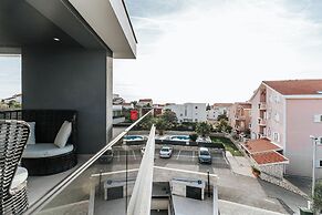 Aurelia Pool Apartments
