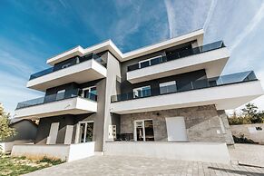 Aurelia Pool Apartments