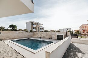 Aurelia Pool Apartments