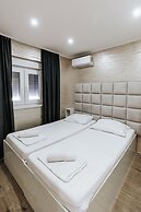 Aurelia Pool Apartments