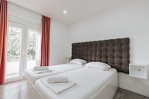 Aurelia Pool Apartments
