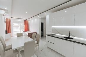 Aurelia Pool Apartments