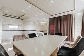 Aurelia Pool Apartments