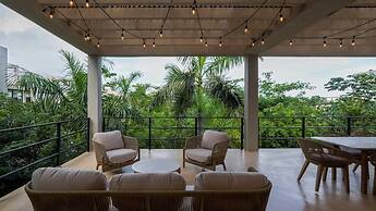 Luxury Penthouse w Private Pool Stunning Views