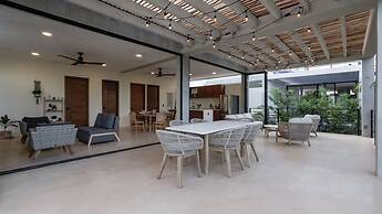 Luxury Penthouse w Private Pool Stunning Views