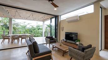 Luxury Penthouse w Private Pool Stunning Views
