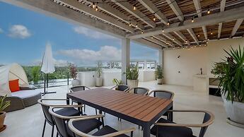 Luxury Penthouse w Private Pool Stunning Views