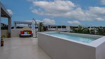Luxury Penthouse w Private Pool Stunning Views