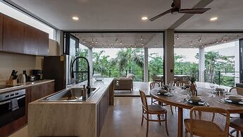 Luxury Penthouse w Private Pool Stunning Views