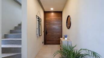 Luxury Penthouse w Private Pool Stunning Views