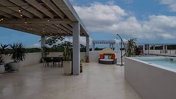 Luxury Penthouse w Private Pool Stunning Views