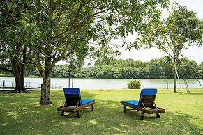 Waters Edge Hotel