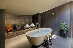 Palazzo Serpe Suites near Colosseum