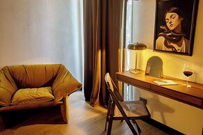Palazzo Serpe Suites near Colosseum
