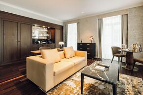 MYTHIC SANA Downtown Suites - New Opening