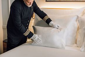 MYTHIC SANA Downtown Suites - New Opening