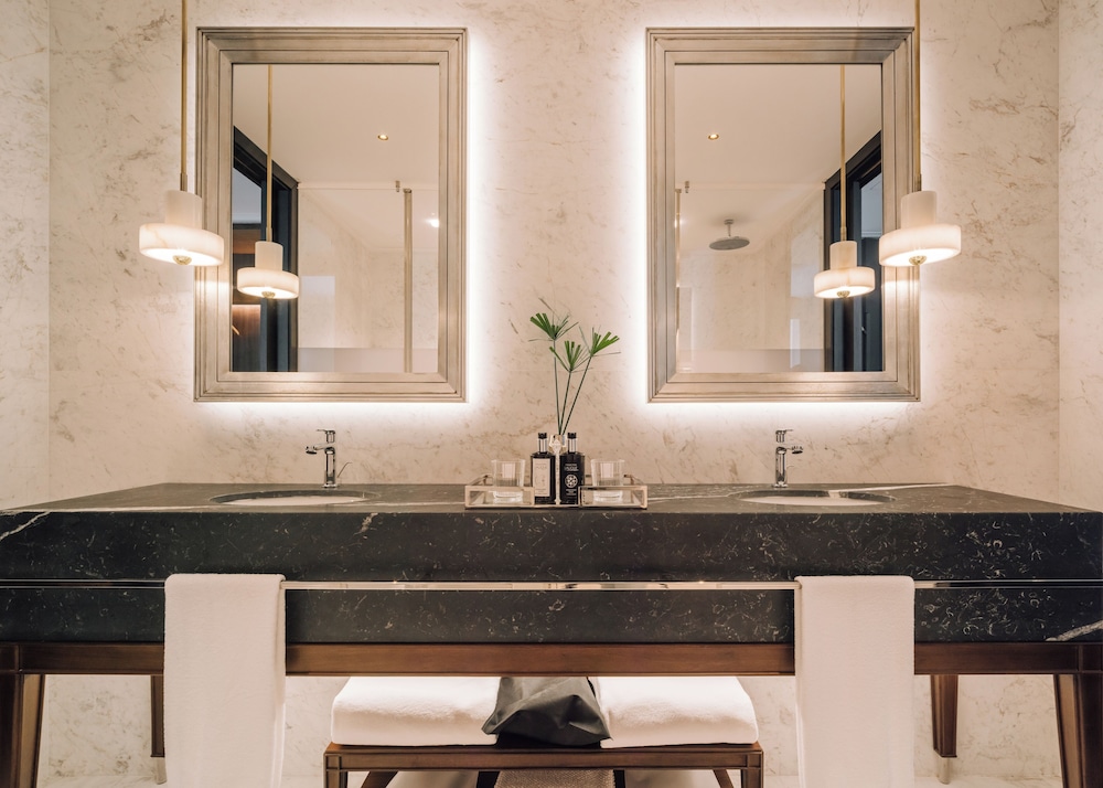 MYTHIC SANA Downtown Suites - New Opening