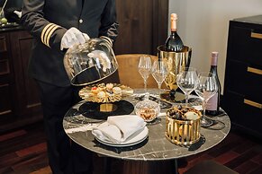 MYTHIC SANA Downtown Suites - New Opening