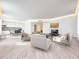 2A Tony Allard in Cannes