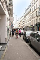 La Lumiere Eiffel Walk to Tower
