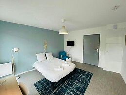 We Live In R - Suite 201