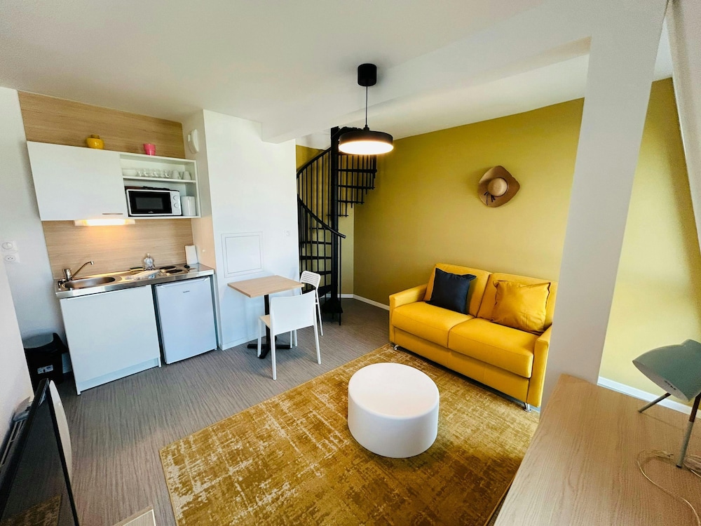 We Live In R - Duplex 503