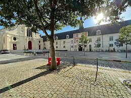 La Cour Barbatre Calme