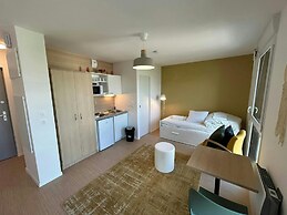 We Live In R - Suite 402
