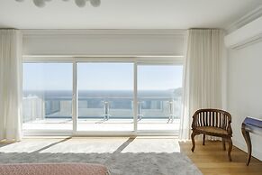 Coastline Arrabida Villa by Cadenzalux