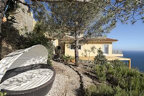 Coastline Arrabida Villa by Cadenzalux