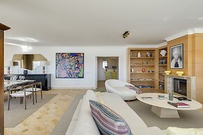 Coastline Arrabida Villa by Cadenzalux