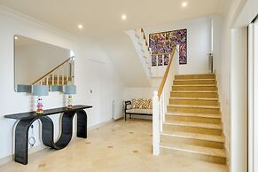 Coastline Arrabida Villa by Cadenzalux