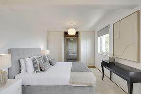 Coastline Arrabida Villa by Cadenzalux