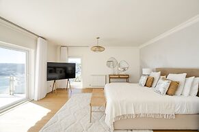 Coastline Arrabida Villa by Cadenzalux