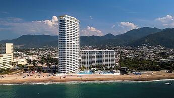 Gorgeous 1BR with Pools & Sea Views
