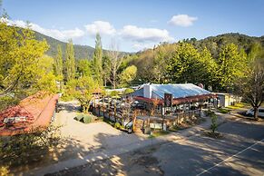 Harrietville Snowline Hotel