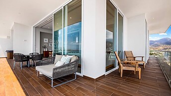 Oceanview Luxury 4BR Penthouse