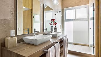 Oceanview Luxury 4BR Penthouse