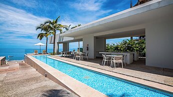 Oceanview Luxury 4BR Penthouse