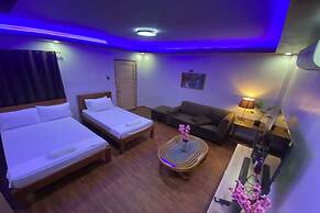 Mom Shie'S Apartelle