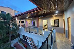 Mom Shie'S Apartelle