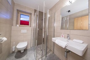 Chalet With Sauna Near Ski Bus