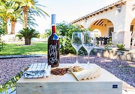 Private Pool, Garden, Barbecue and Beach Nearby