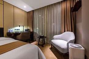 CNHOL RADIENT HOTEL