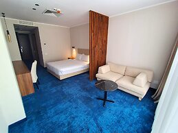Embassy Romana
